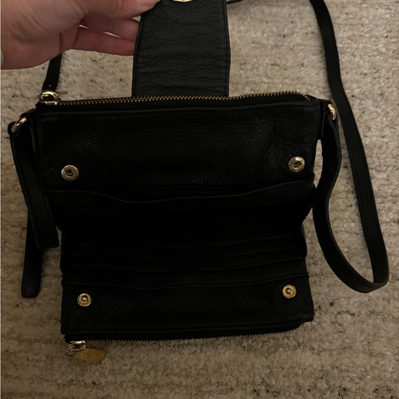 Michael kors crossbody black and gold - Picture 2 of 5